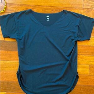 Uniqlo Airism Black V-Neck T-Shirt